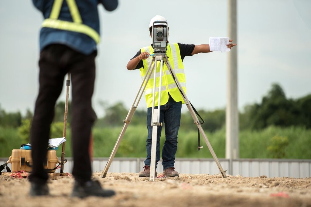 construction surveyor uses theodolite