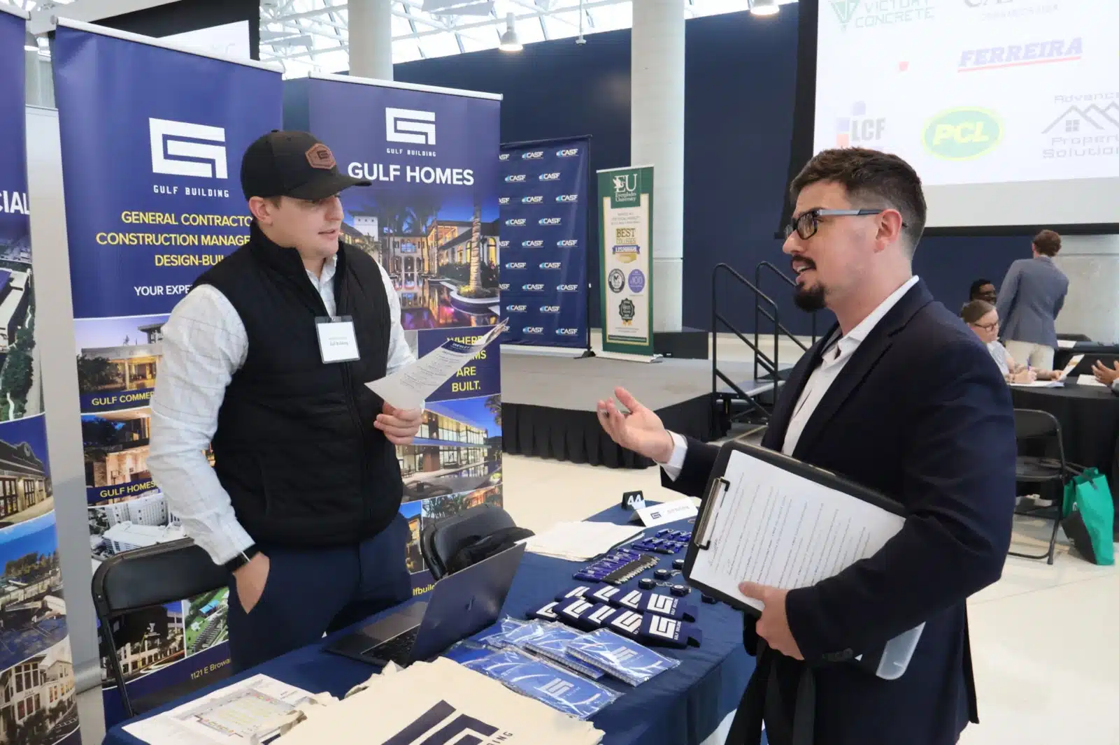 A conversation at the Gulf Building table. Exhibiting employers met with EU students and alumni throughout the day.